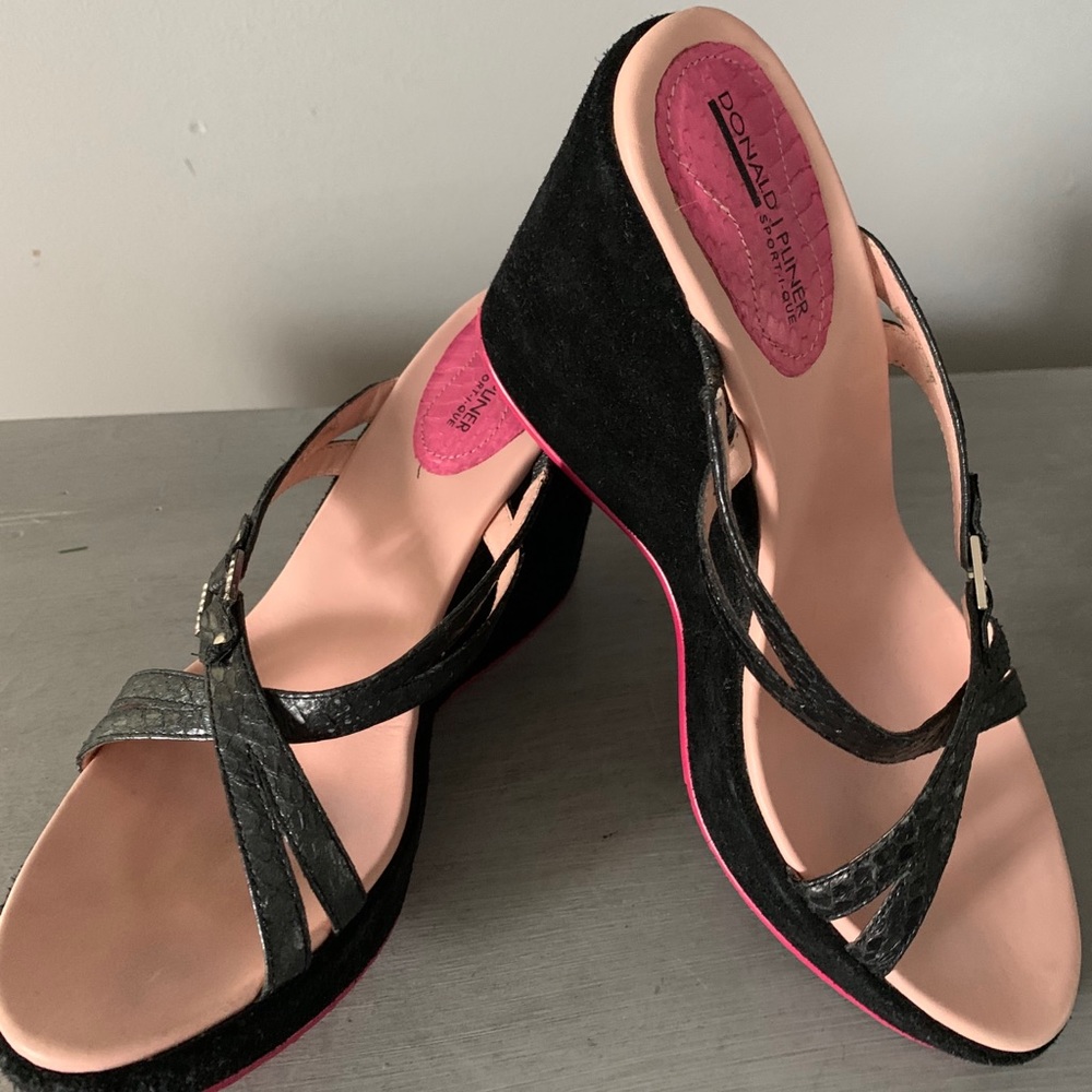 Donald Pilner black and pink sandals